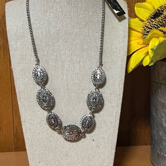 NWT Scroll by Dillard’s Reversible Elegant Black & Silver Necklace #J3 - Picture 6 of 9